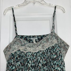 Cropped Flowy Floral Urban Outfitters Top!